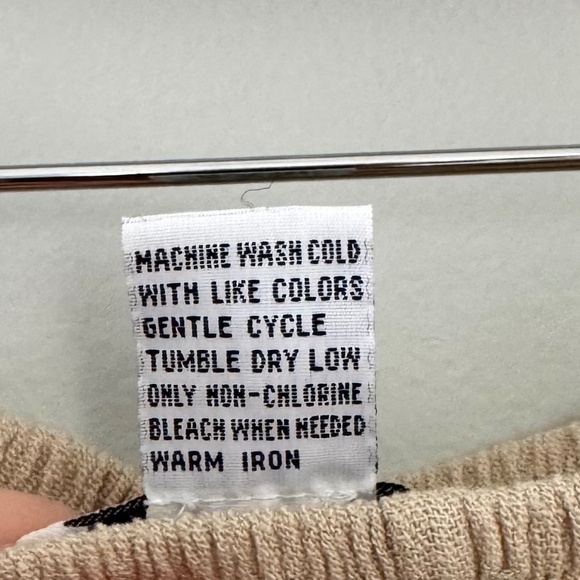 Alfred‎ Dunner Beige Crepe Textured Pants - Picture 12 of 13